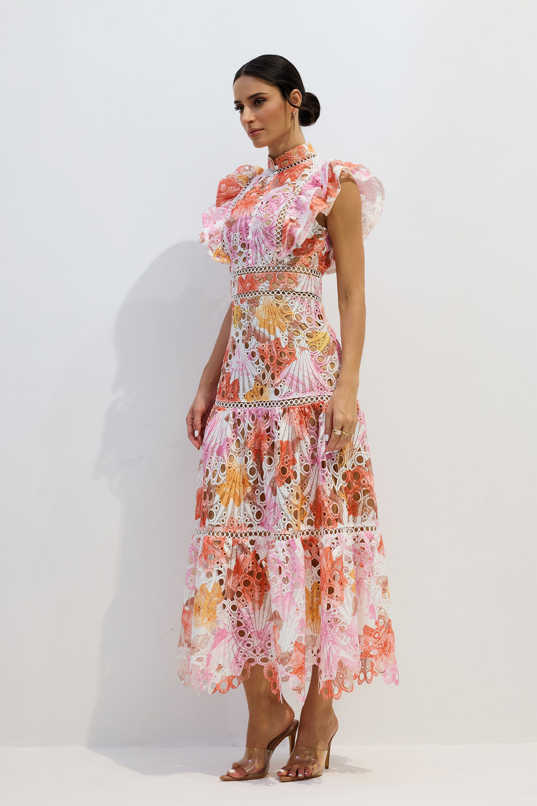 Hilda Maxi-Kleid mit Spitze und Stickerei Rückenansicht - KYMA