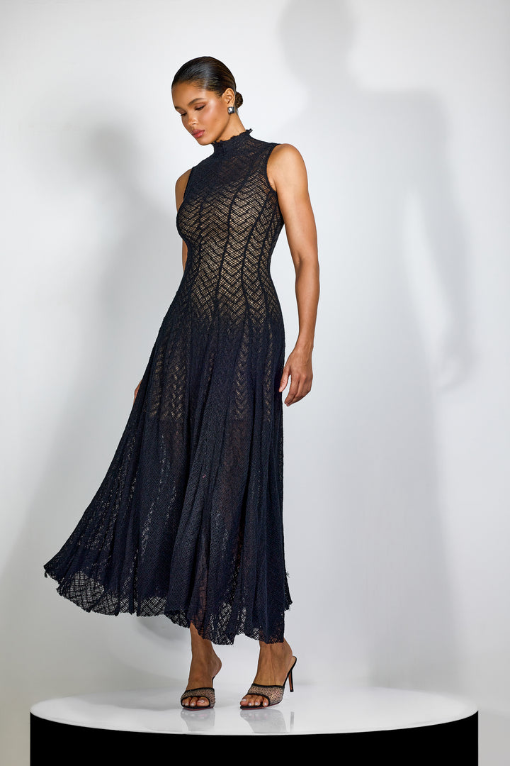 Janet ärmelloses Maxikleid mit hohem Kragen - KYMA