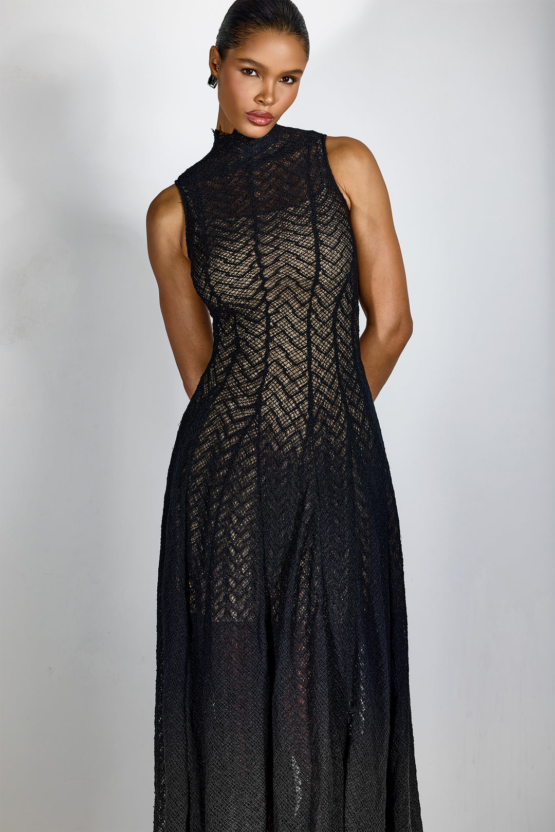 Janet ärmelloses Maxikleid mit hohem Kragen - KYMA