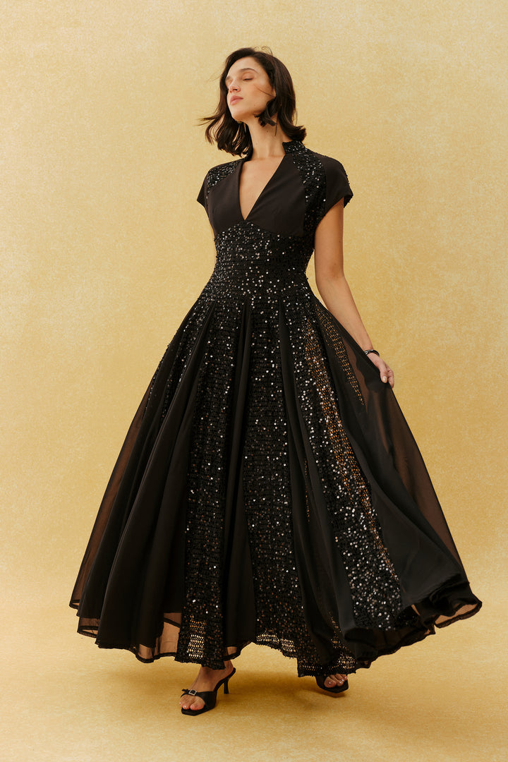 Just Enough Schwarzes Pailletten-Maxikleid mit V-Ausschnitt und Flügelärmeln – Nahtdetails