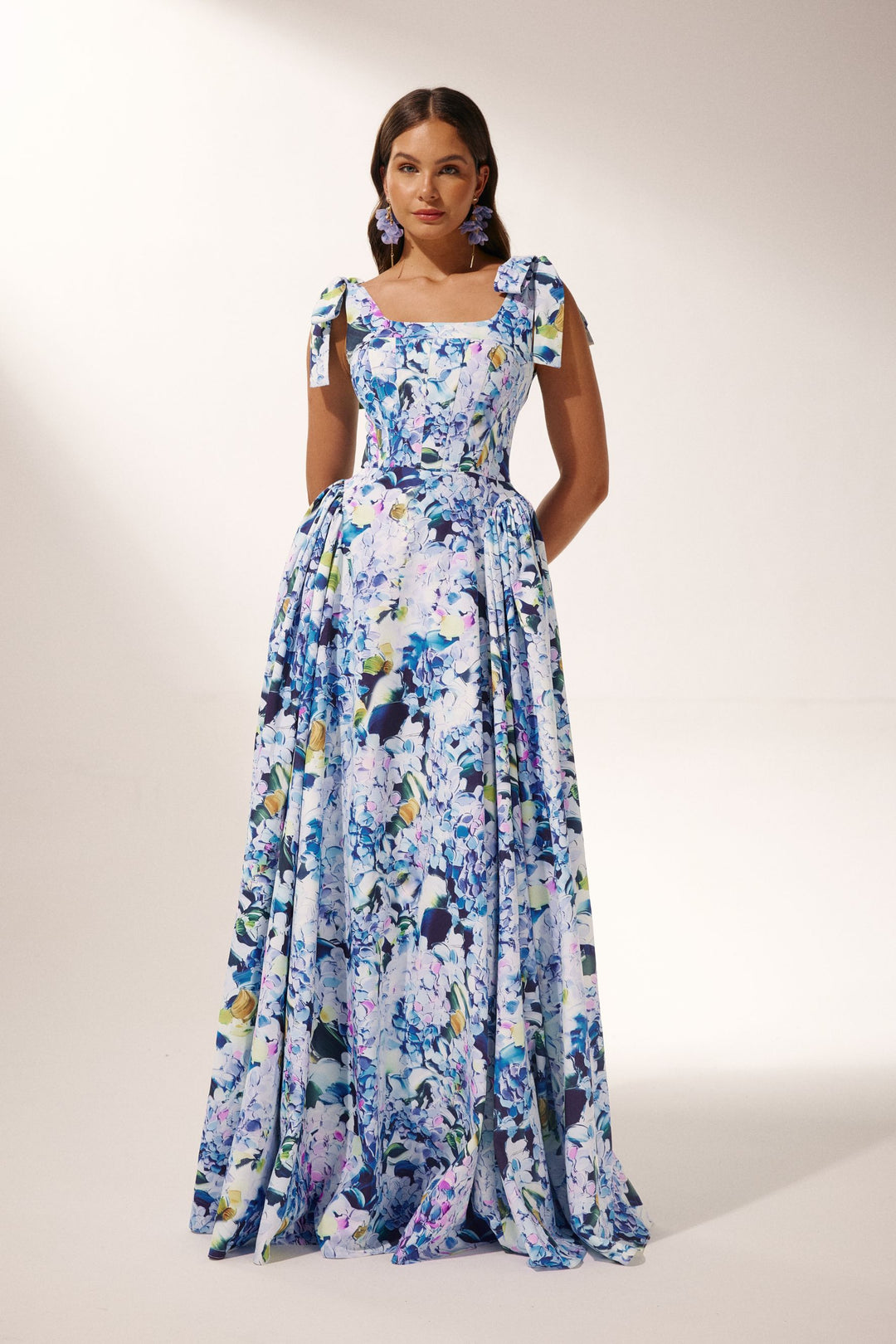 Kacey Maxikleid mit Hortensien-Print Saumansicht - KYMA
