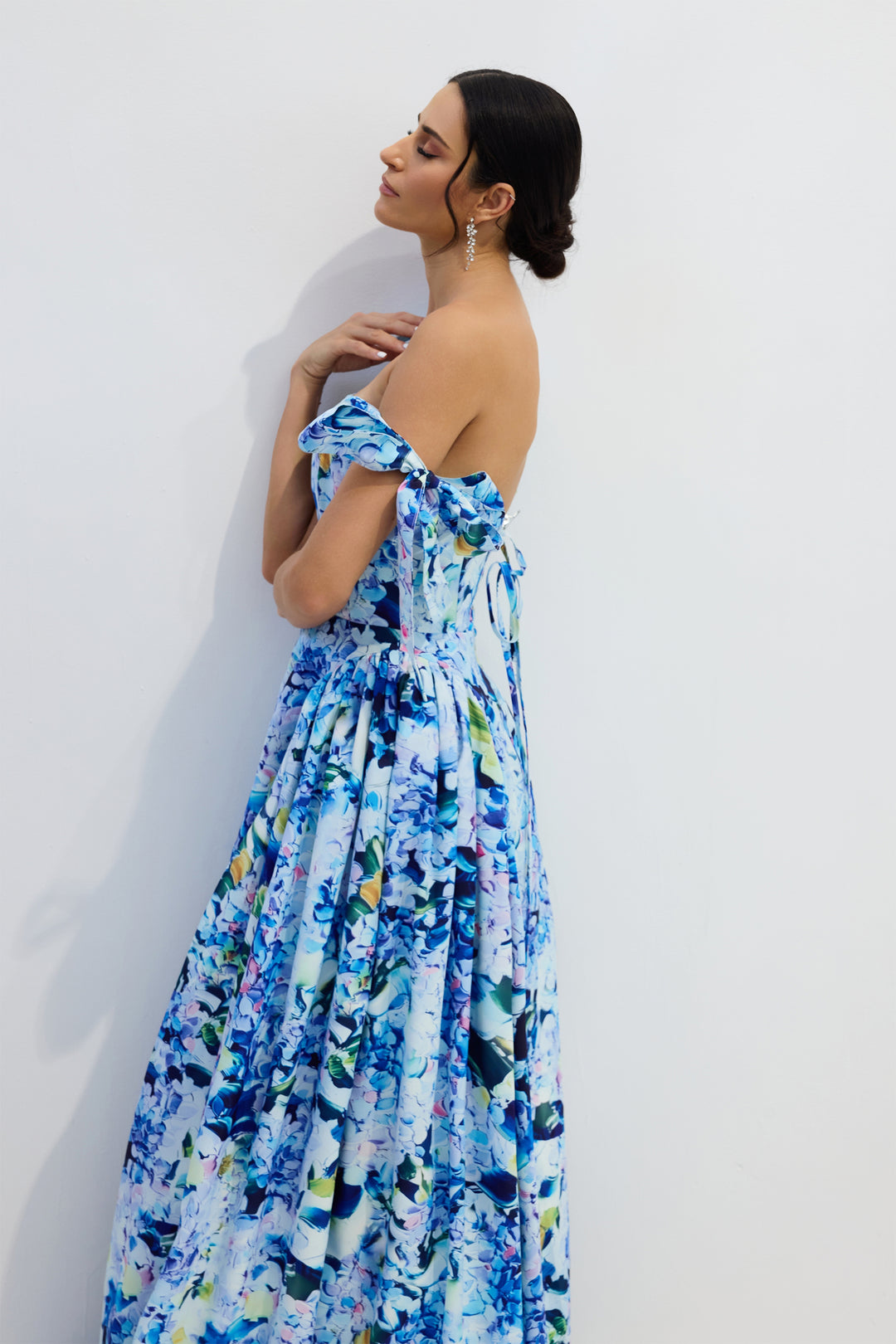 Kacey Maxikleid im Detail: Träger und Ausschnitt - KYMA