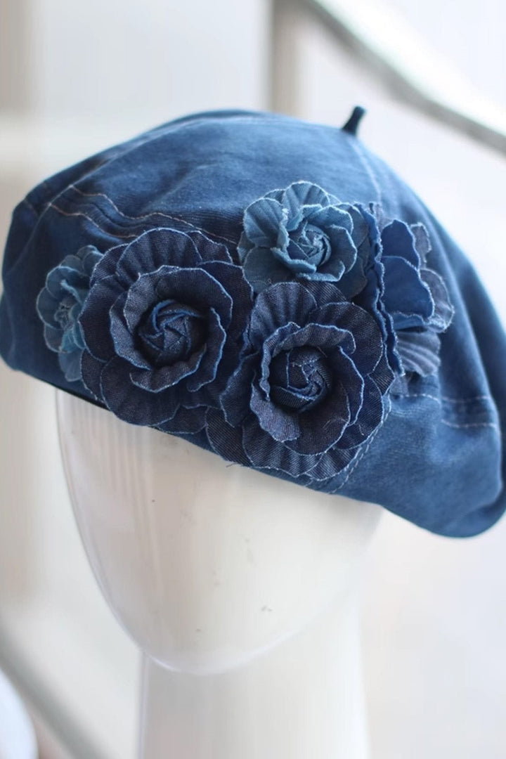Verschiedene Ansichten des Camellia Denim Baretts - KYMA