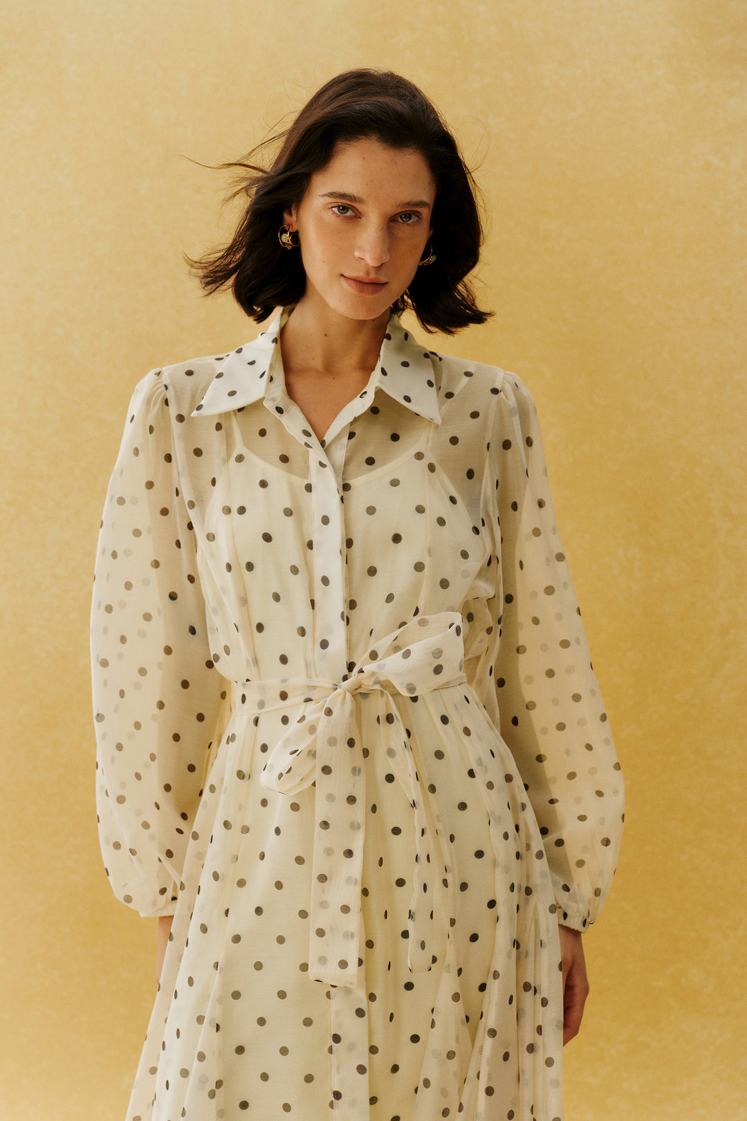 Stoffmuster: Beige mit schwarzen Polka Dots - KYMA