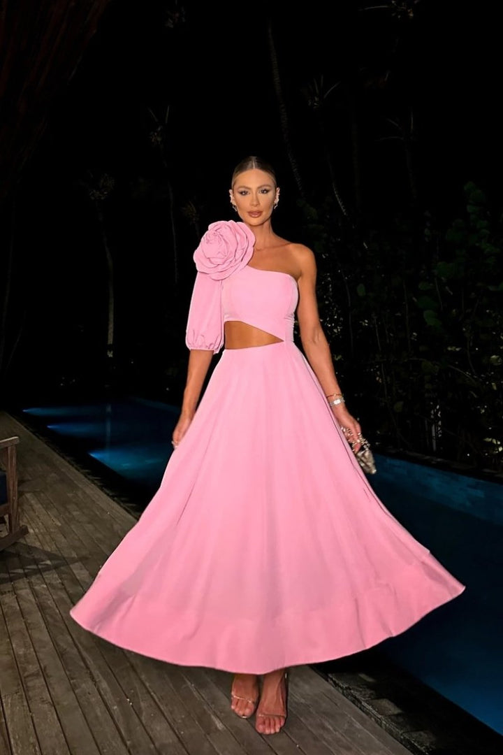 Model mit dem Lea Kleid bei einem Sommeranlass - KYMA