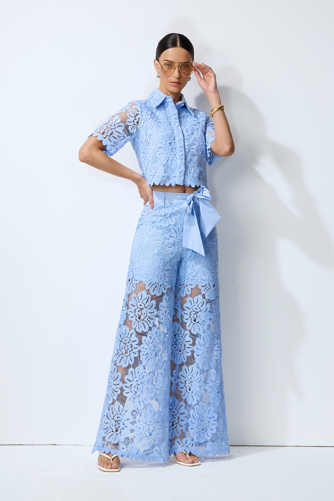 Blaue weite Hose mit Blumen-Spitze - KYMA