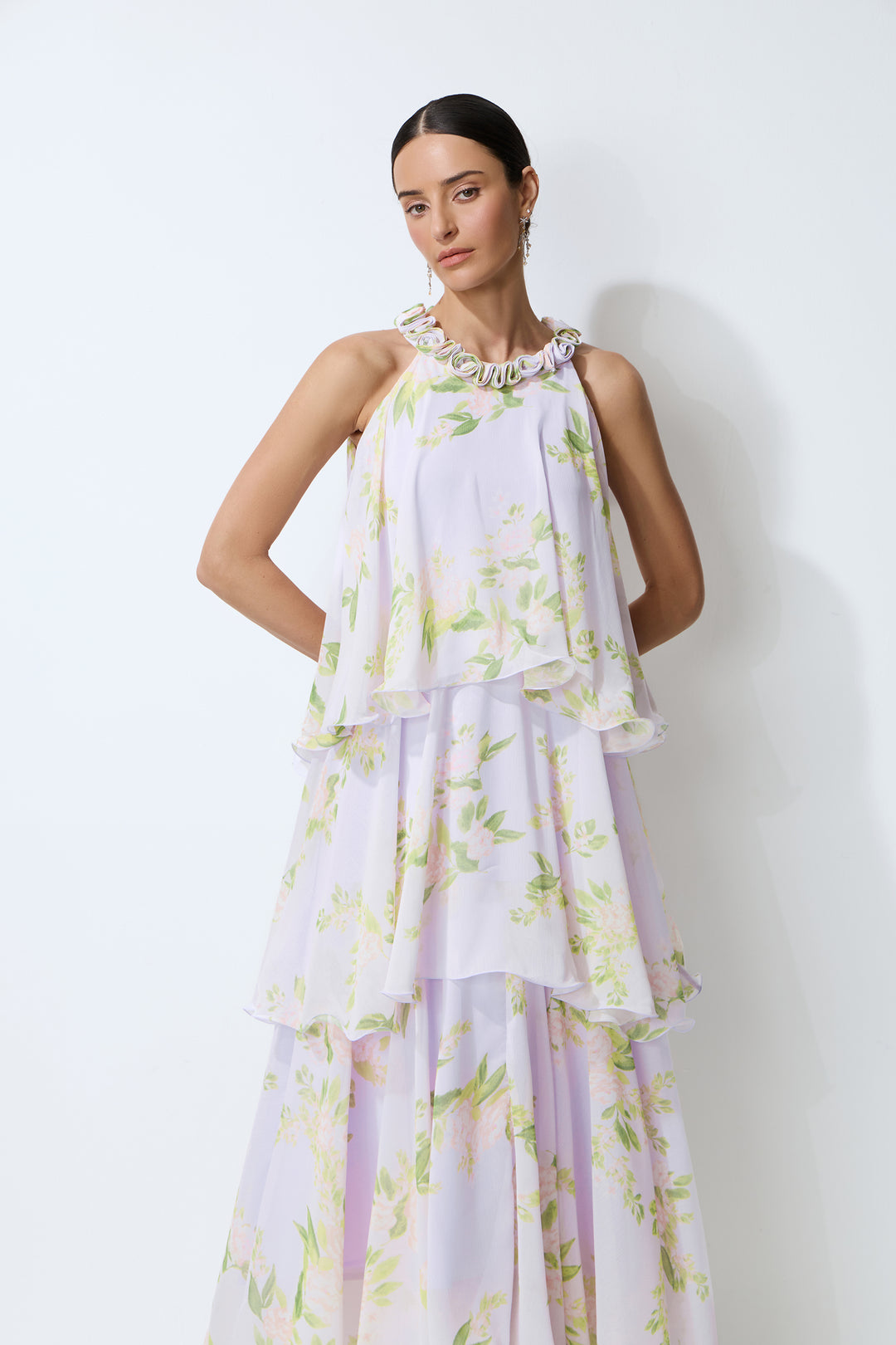 Detail der Rüschenlagen am Maxikleid – KYMA