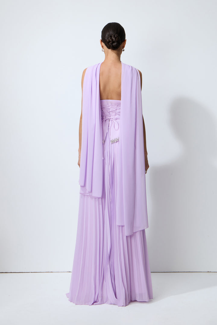 Das lila Set mit Cape im Abendlicht