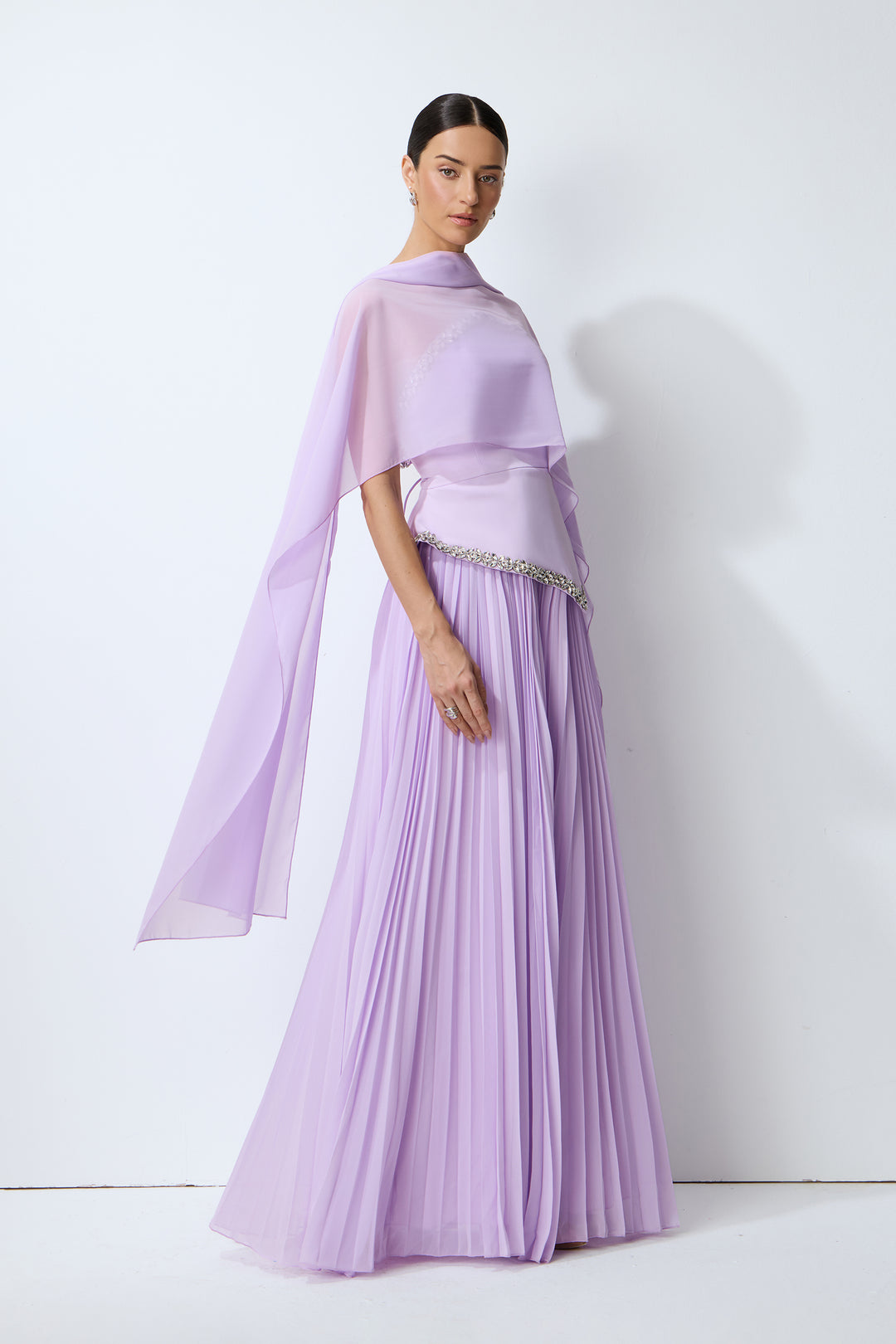 Detail des Chiffon-Capes des lila Sets