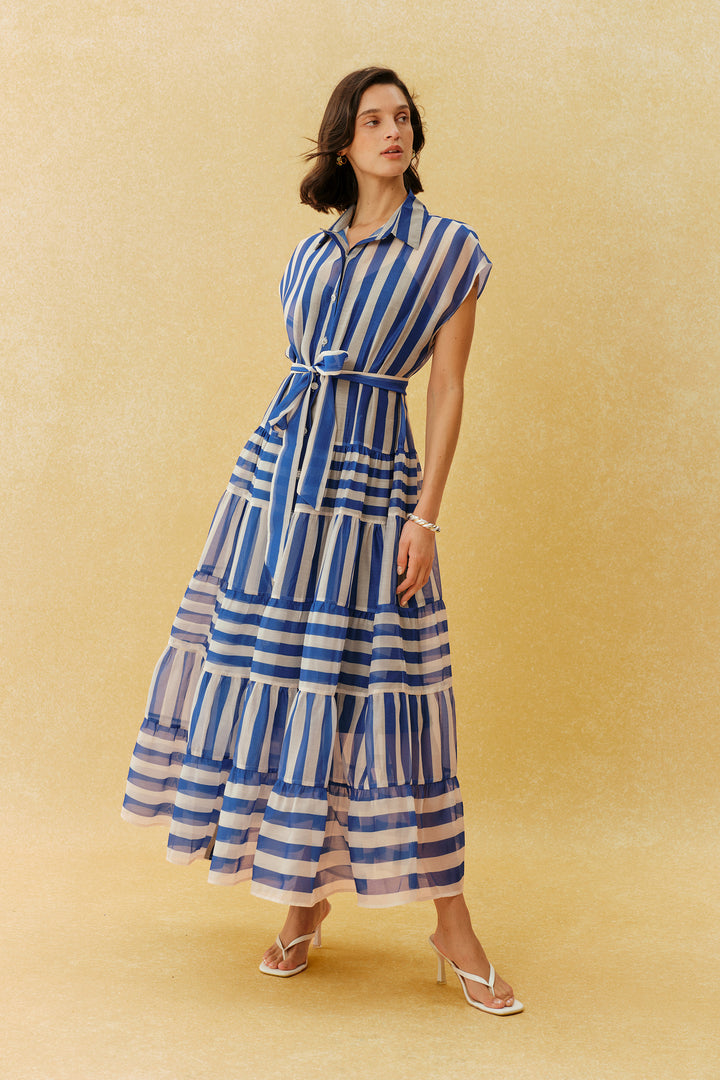 Blau gestreiftes Maxikleid mit Flügelärmeln Rückansicht - KYMA