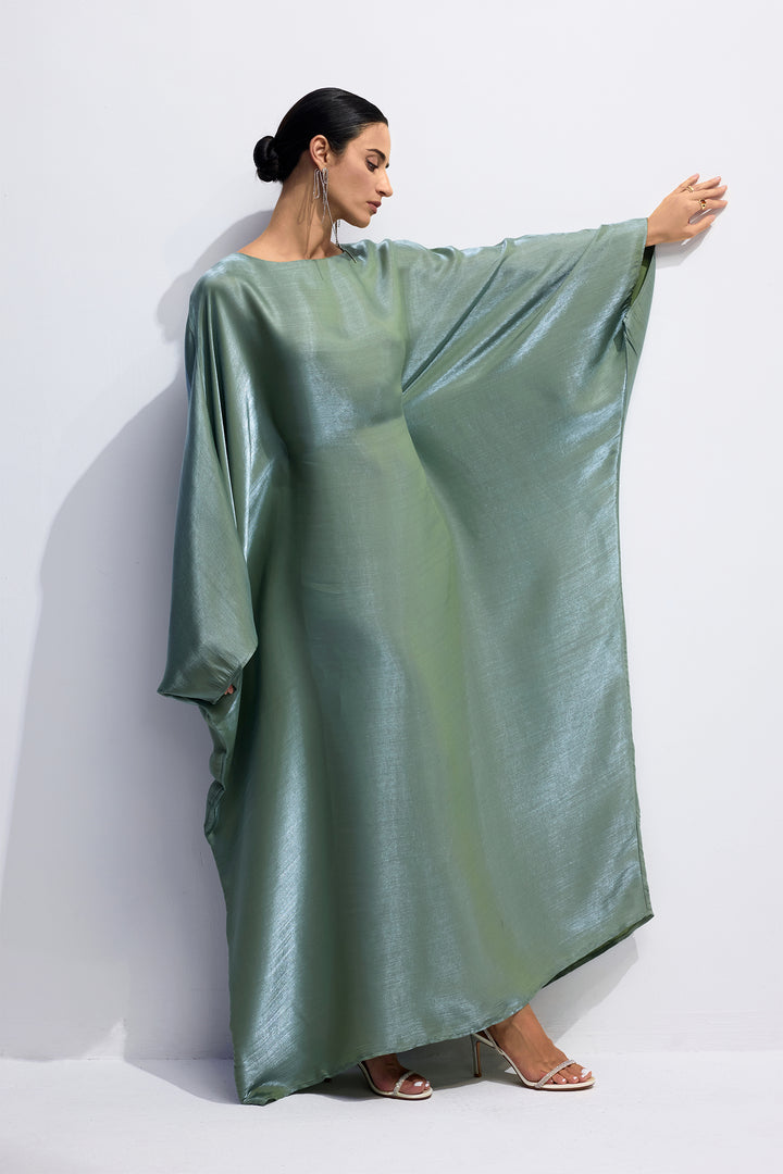 Madeline Maxi Kaftan mit Fledermausärmeln in Grün – KYMA