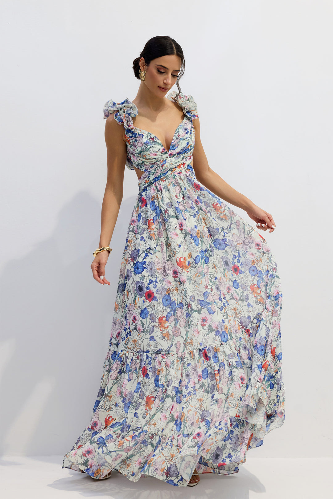 Marissa Maxikleid in Aktion bei einer Abendveranstaltung - KYMA