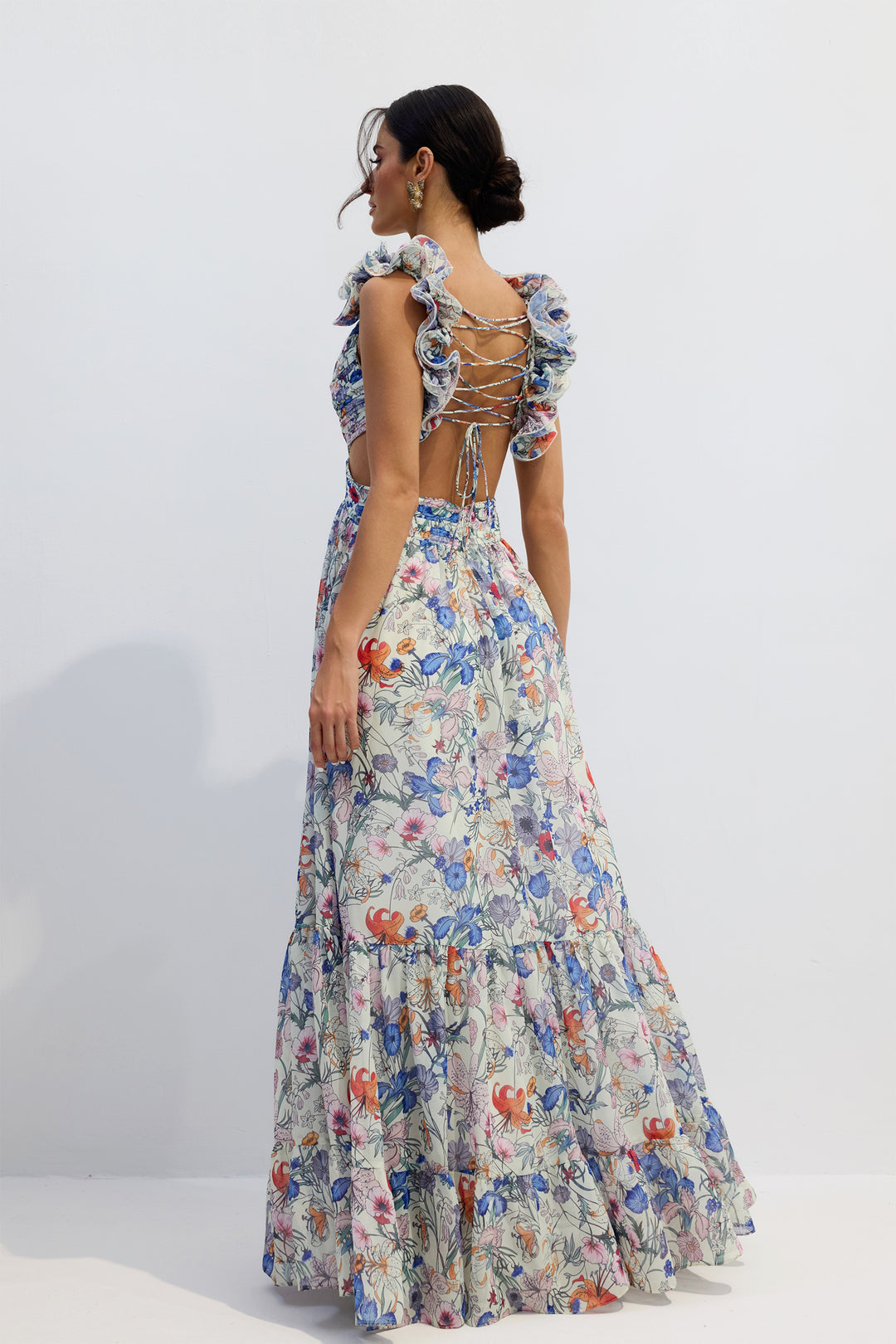 Nahaufnahme des Blumenprints auf dem Marissa Kleid - KYMA