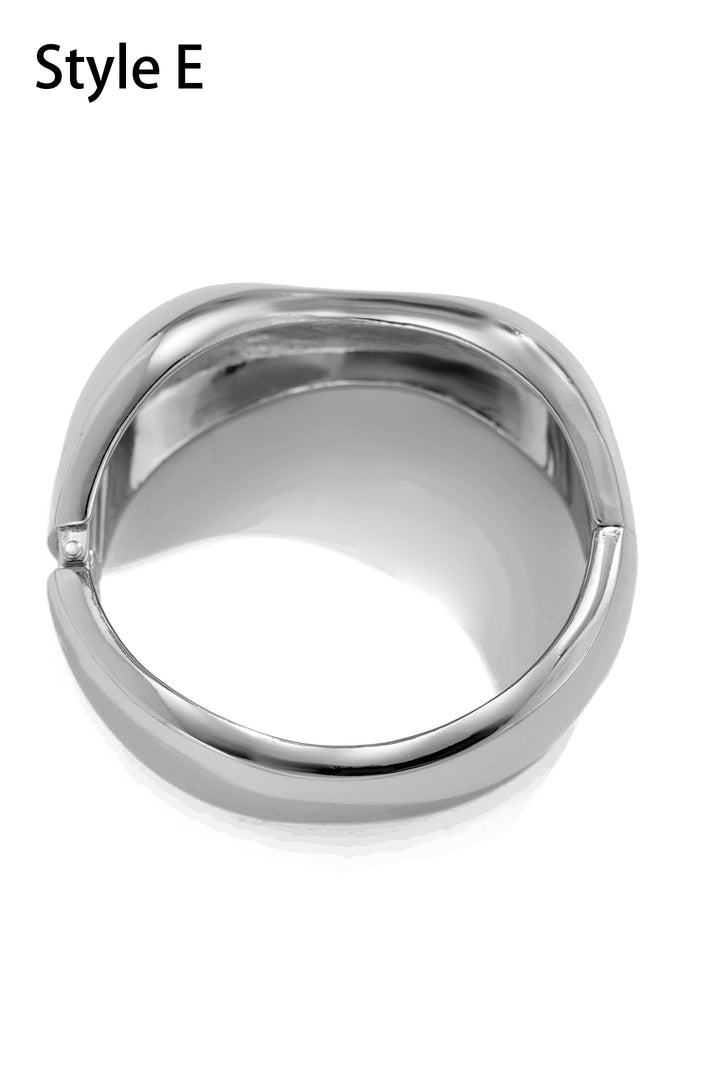 Metall-Armreif mit unregelmäßiger Form – KYMA