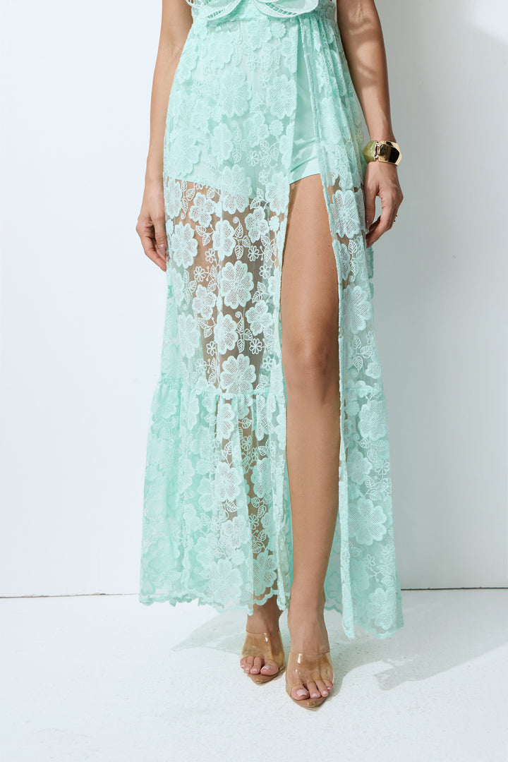 Festliches Outfit mit mintfarbenem Spitzenkleid - KYMA