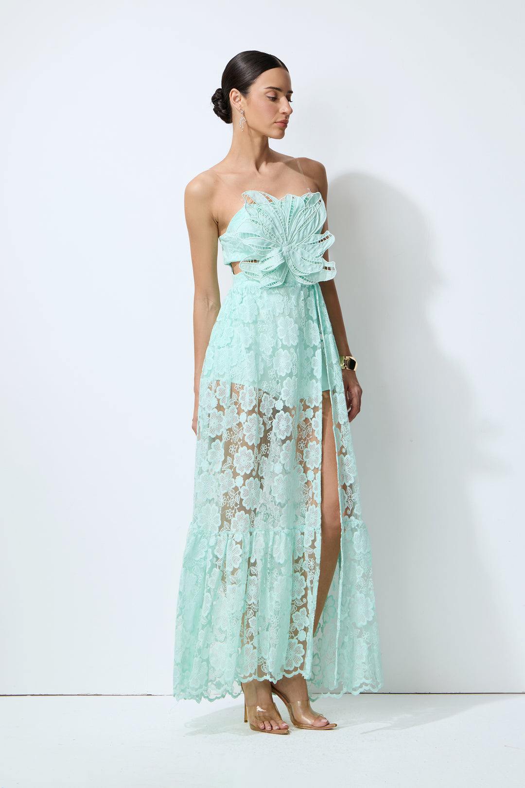 Mintfarbenes Spitzen-Maxikleid Seitenansicht - KYMA