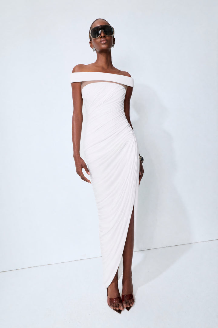 Monaco Mood weißes Off-Shoulder asymmetrisches Maxikleid mit Bardot-Detail - KYMA