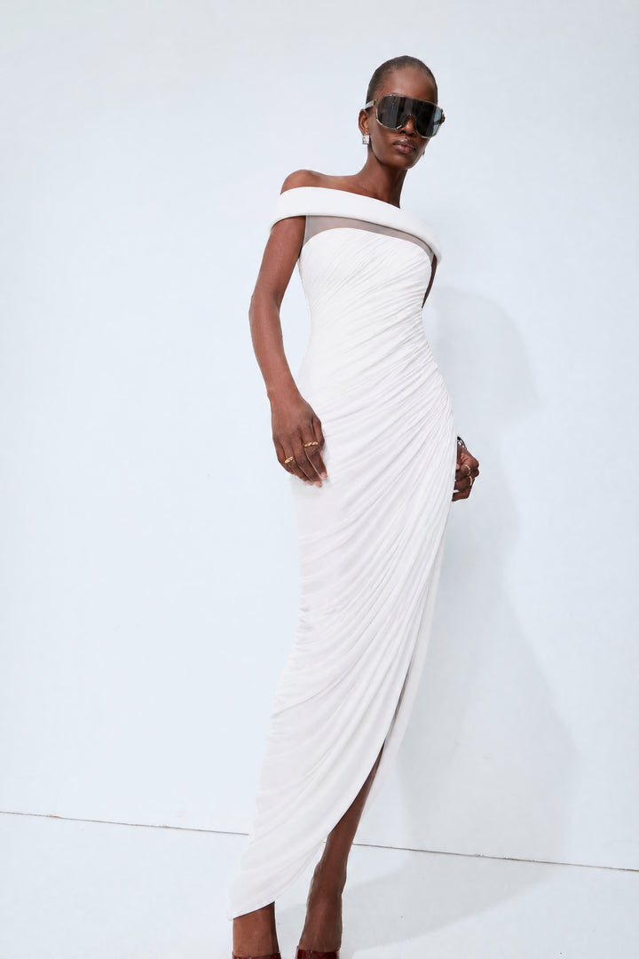 Monaco Mood weißes Off-Shoulder asymmetrisches Maxikleid geraffte Drapierung - KYMA