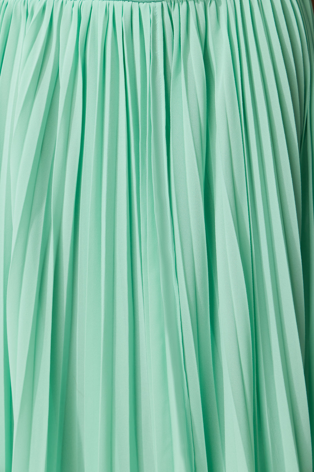 Grünes ärmelloses Maxikleid mit Falten - Tragestil - KYMA