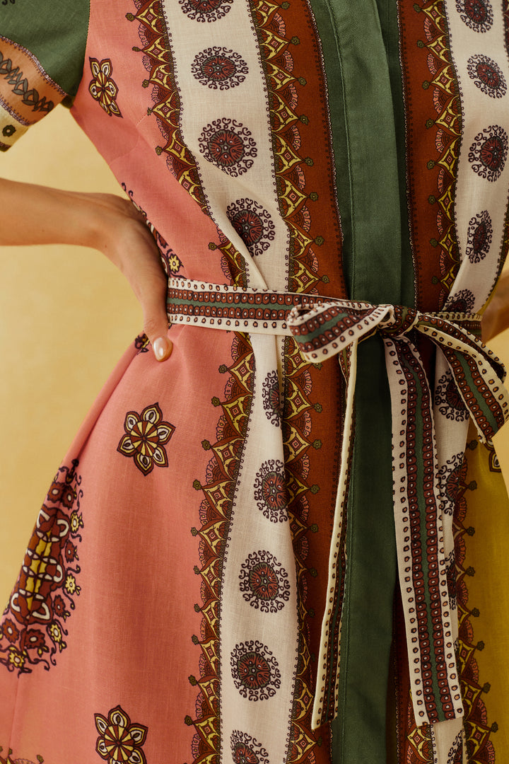 Detail des Ethno-Prints auf dem Maxikleid - KYMA