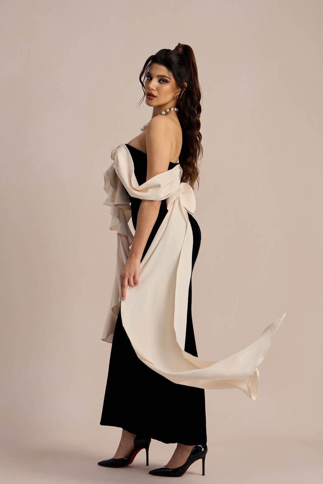 Ophelia trägerloses Schleifen-Maxikleid Rückansicht