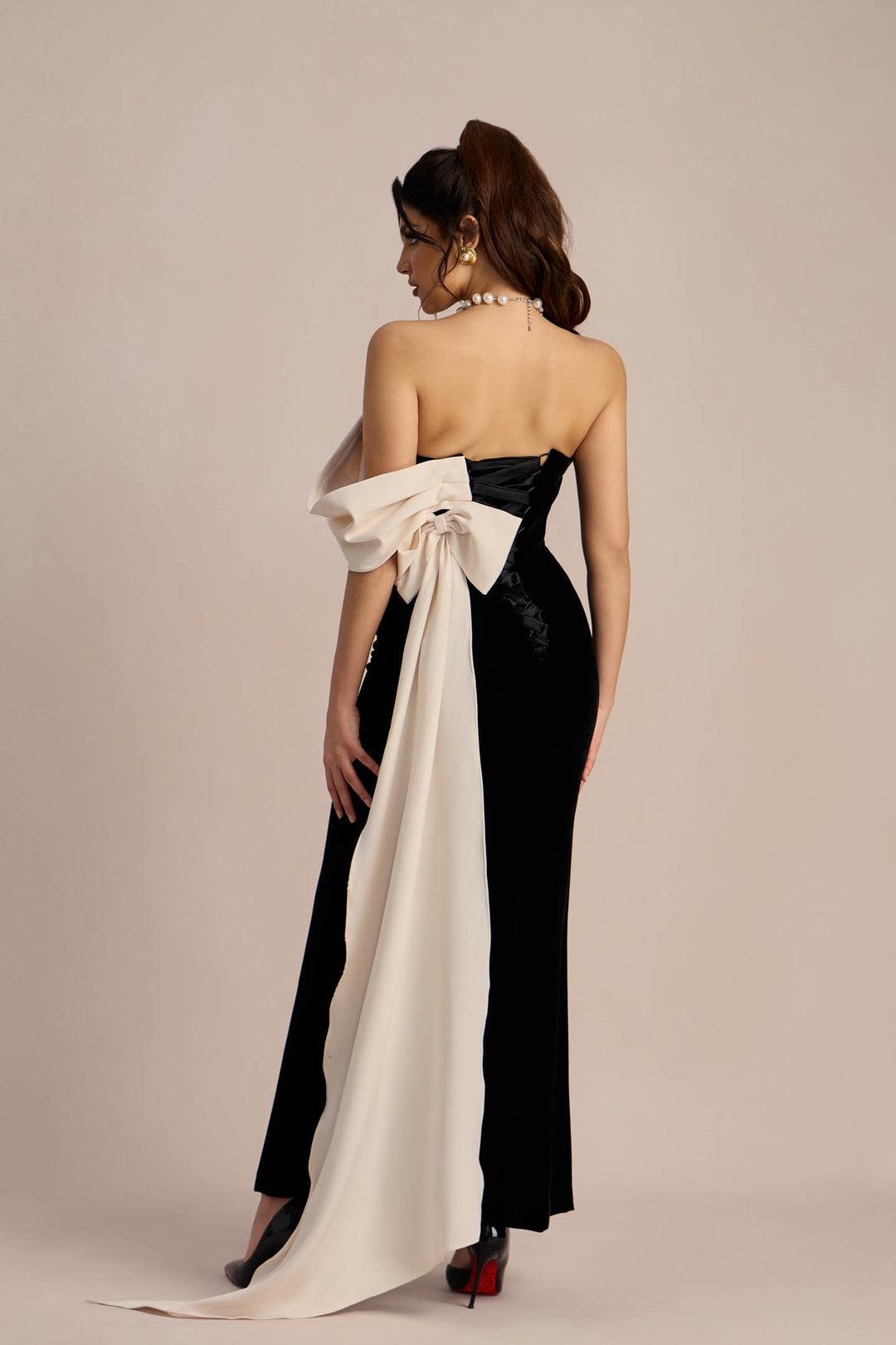 Ophelia trägerloses Schleifen-Maxikleid Silhouette