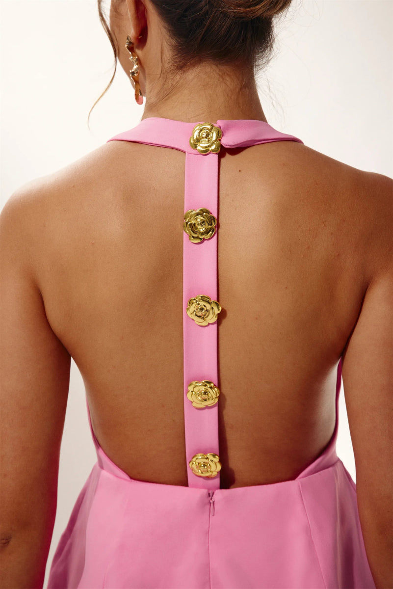Detail des Neckholder-Ausschnitts am Rebecca Kleid - KYMA