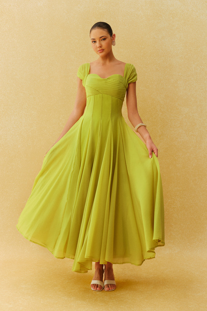 Grünes Maxi-Kleid mit Cap-Ärmeln und plissiertem Oberteil vorne - KYMA