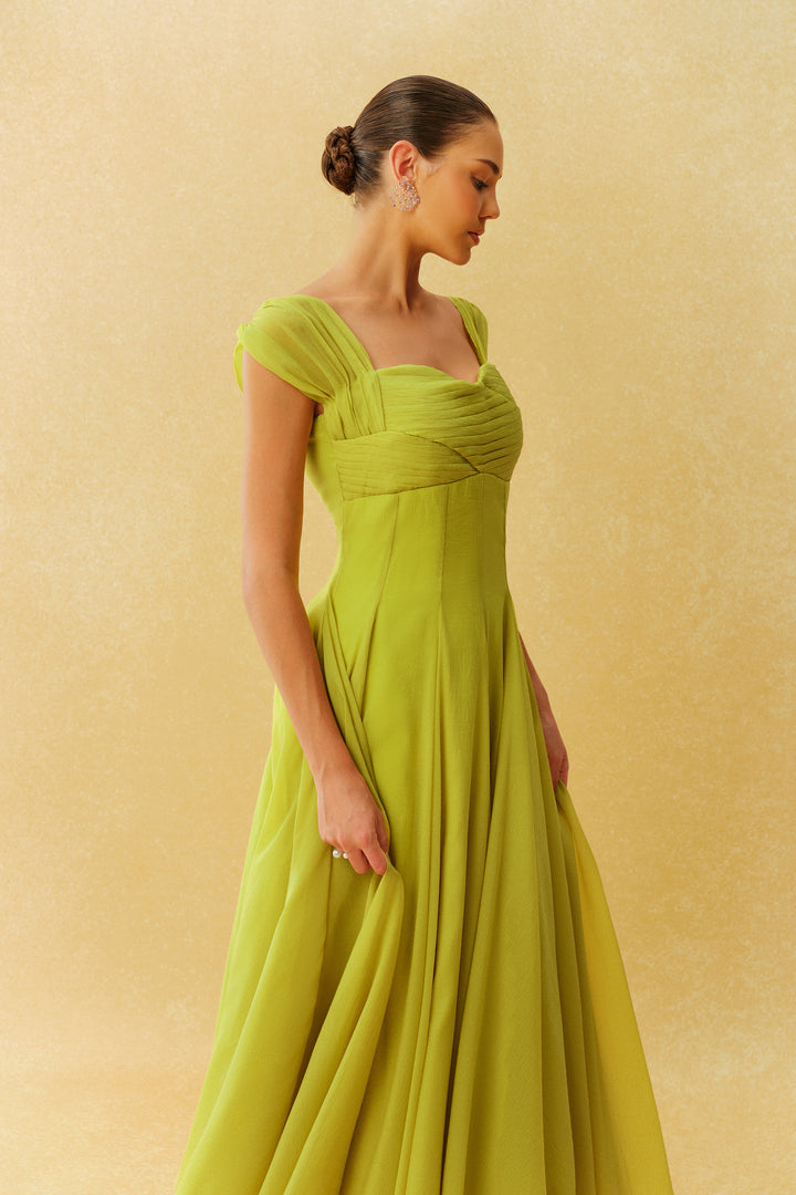 Styling-Tipps für das grüne Maxi-Kleid - KYMA