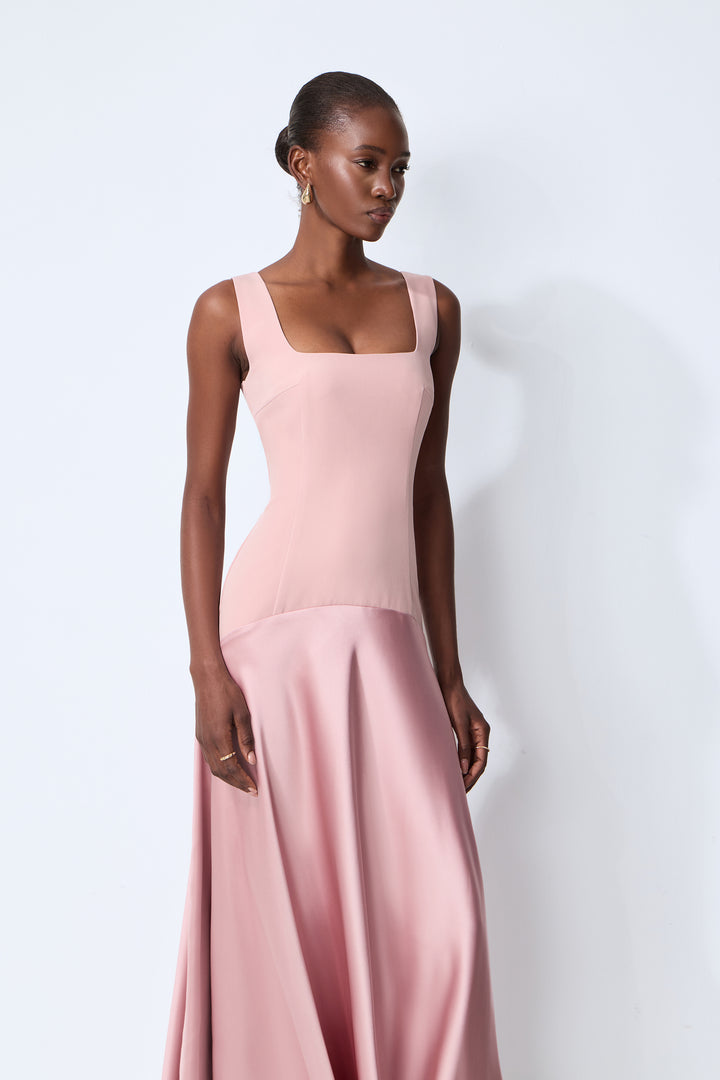 Rosa Maxikleid aus Satin mit eckigem Ausschnitt und ohne Ärmel Rückansicht