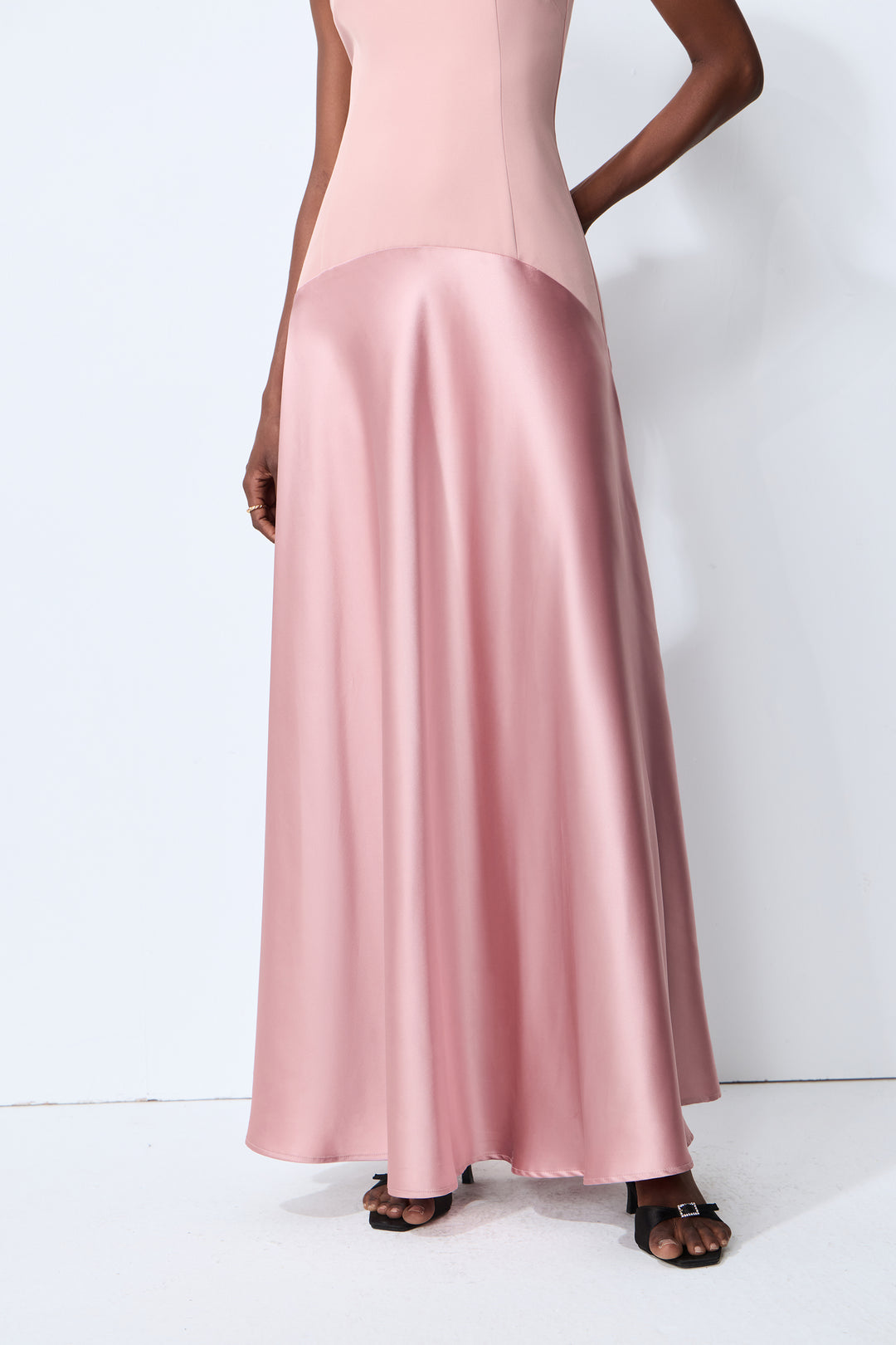 Accessoires zum rosa Maxikleid