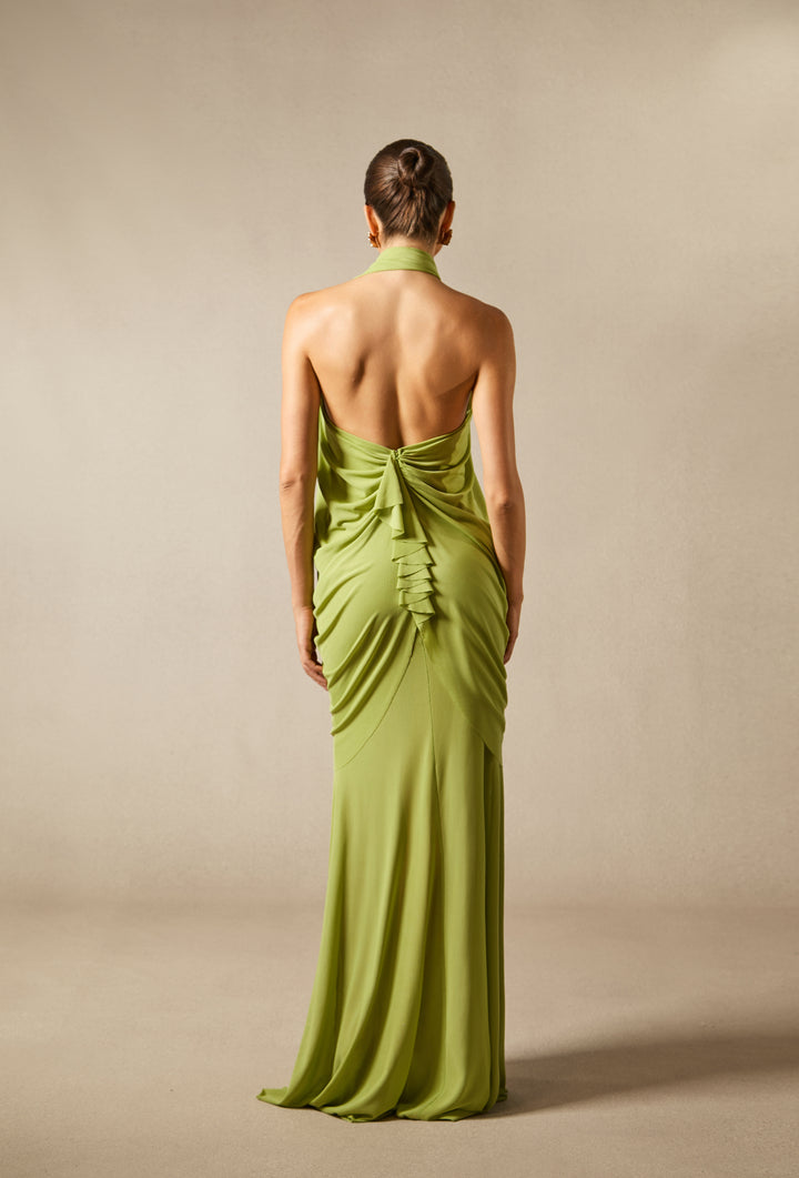 Sabrina Maxikleid mit Schmetterlings-Applikationen und Neckholder, angezogen von Model, Detail des A
