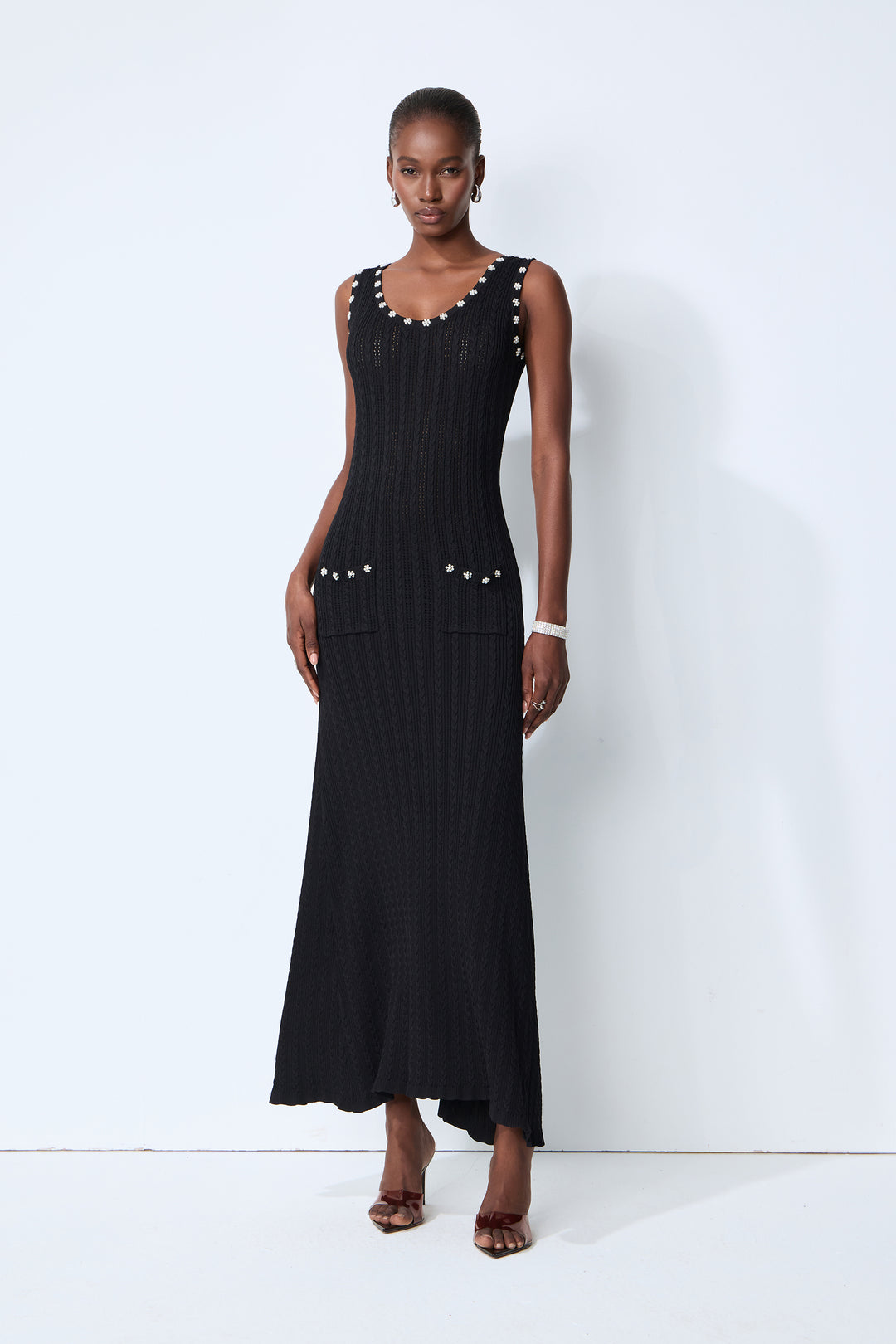Schwarzes ärmelloses Strick-Maxikleid mit Perlenbesatz - KYMA