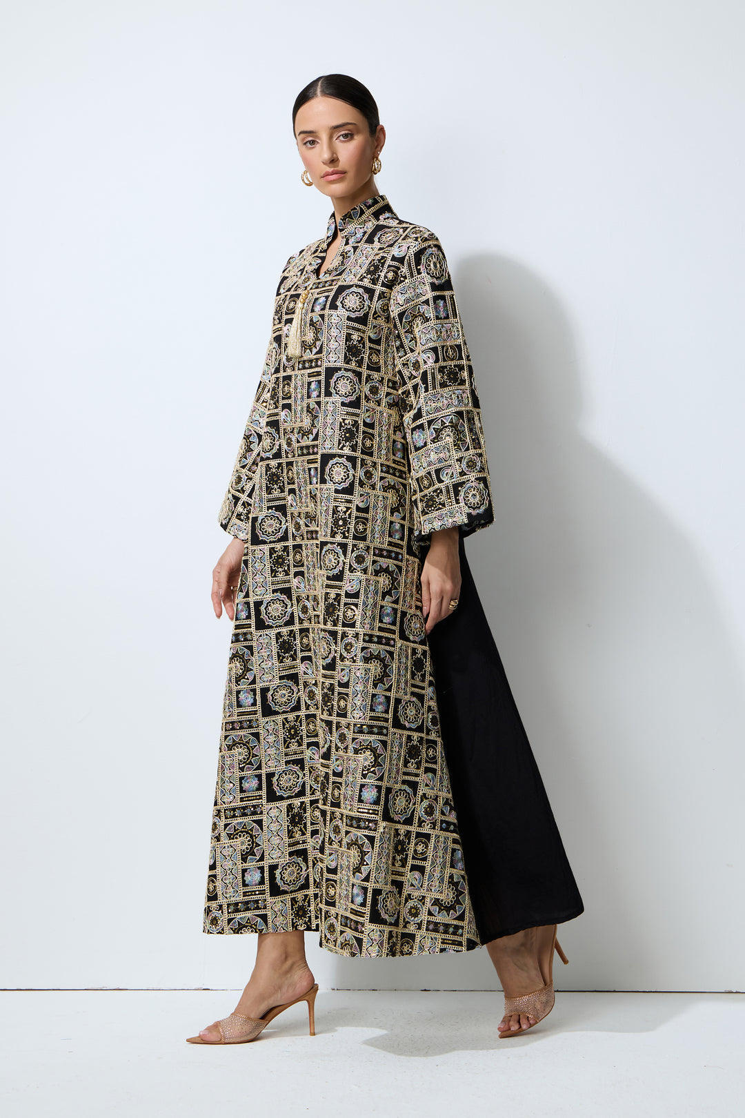 Schwarzes Kaftan-Maxikleid mit Pailletten-Details - KYMA