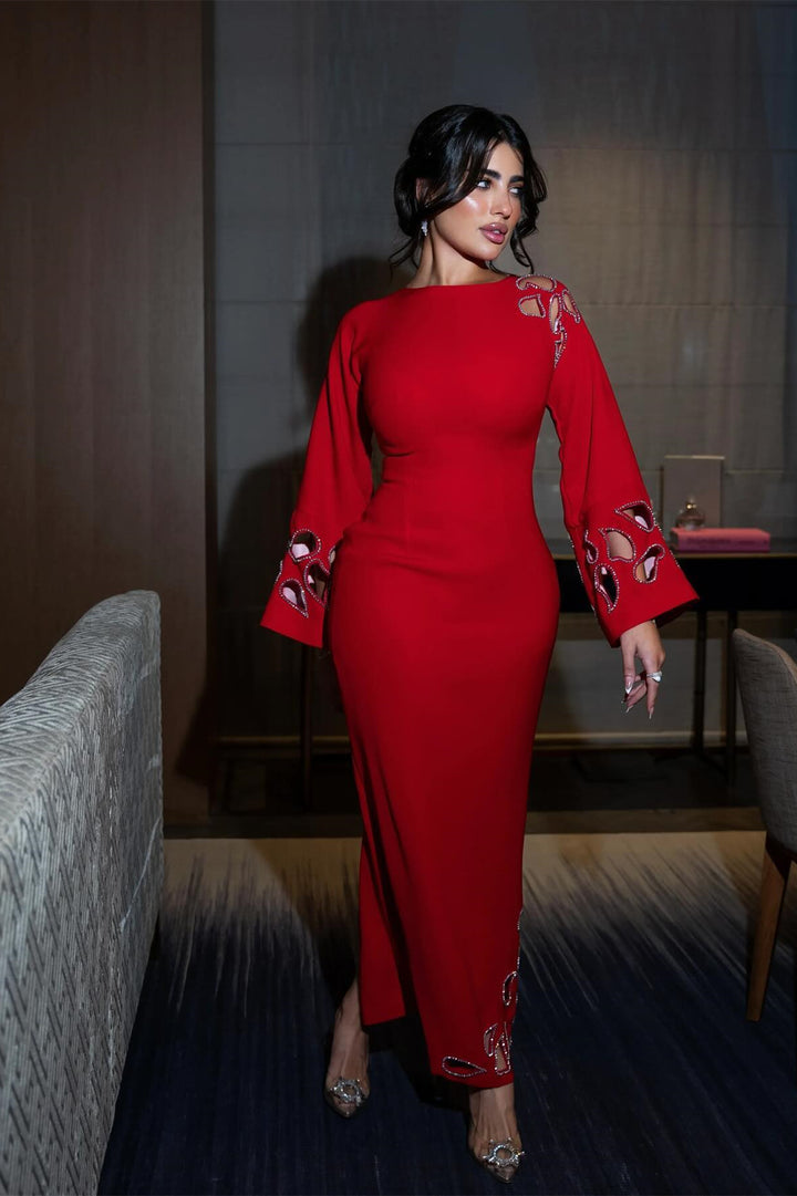 Detailaufnahme des Cut-Outs und der Strasssteine am Maxikleid von Sharon