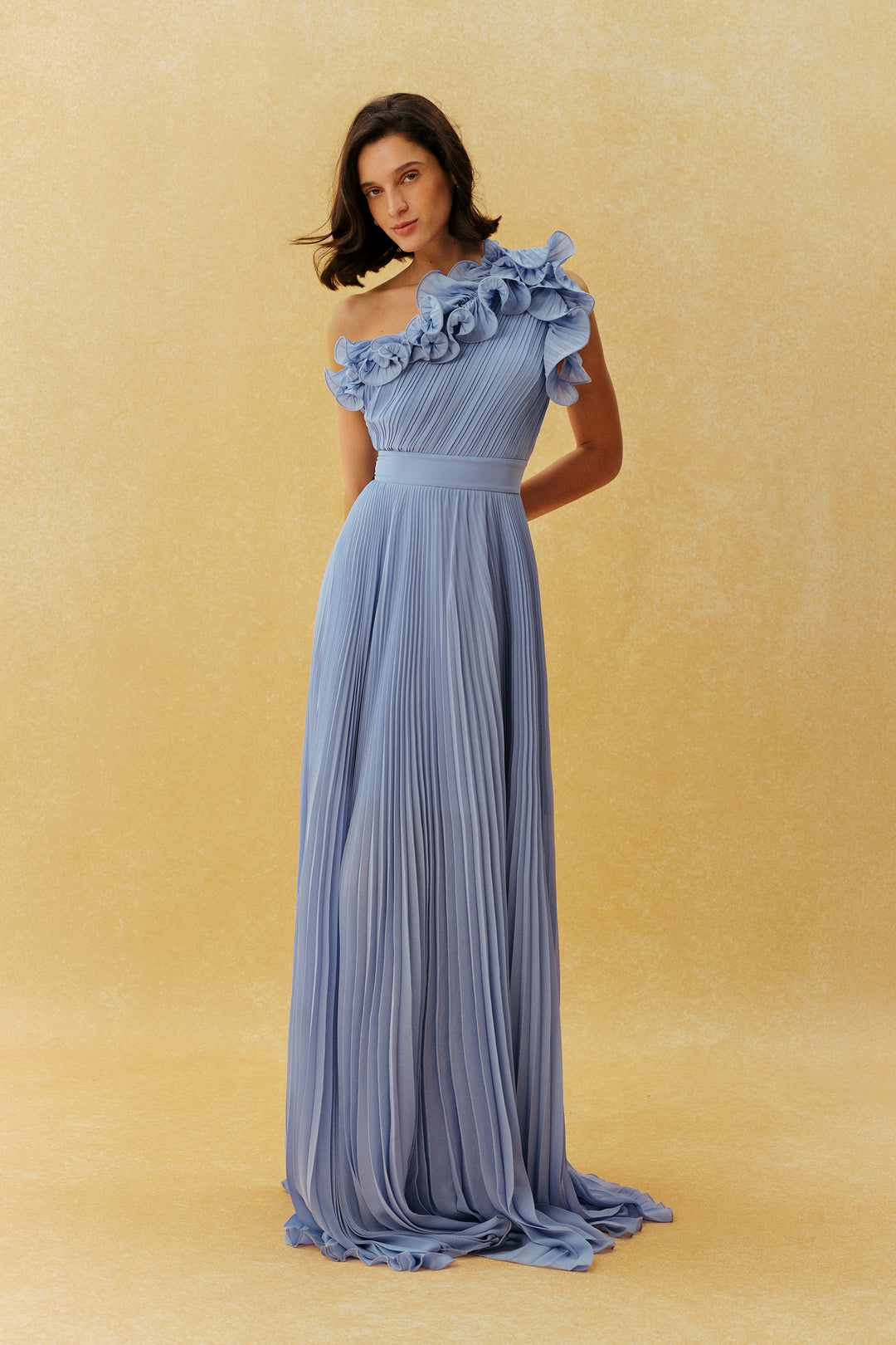 Soft Night Blaues One-Shoulder-Maxikleid mit Rüschen und Falten Silhouette - KYMA