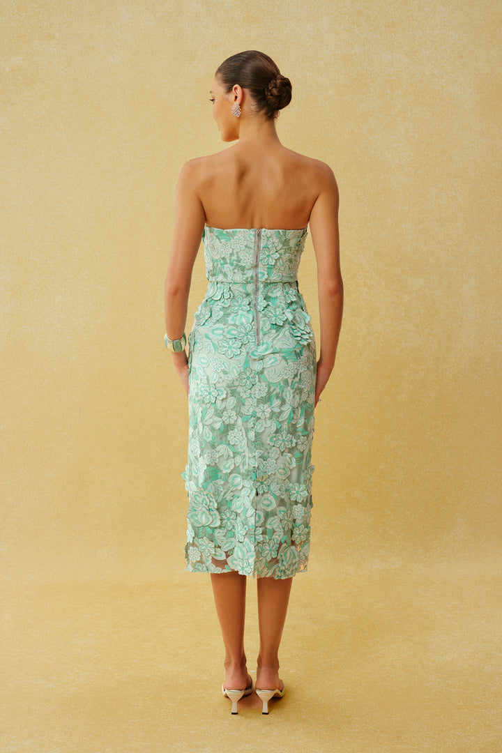 Spezielle Einladung mintgrünes trägerloses Midikleid mit Blumenstickerei Rock Detail