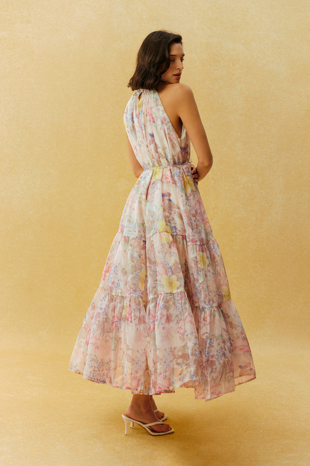 Stay In The Garden pinkes Maxikleid mit Blumenmuster und Spaghettiträgern Rückansicht