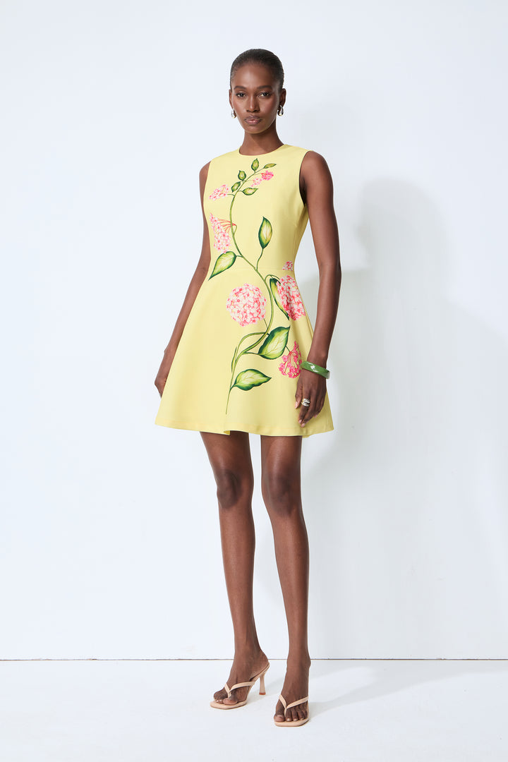 Sunny Darling Gelbes ärmelloses Minikleid mit Blumenmuster Vorderansicht - KYMA