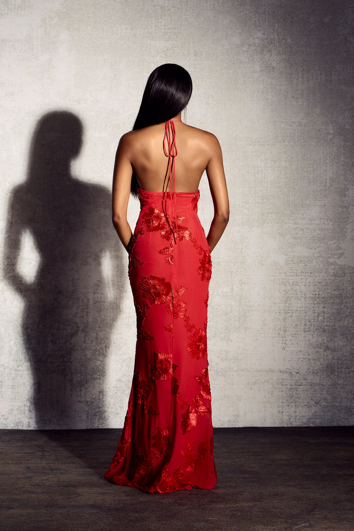 Fließende Silhouette des Trista 3D Blumen Halter Maxi-Kleid - KYMA
