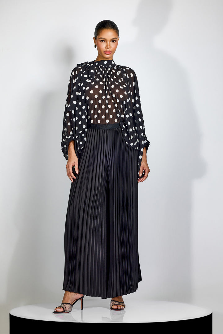 Styling-Beispiel mit der Vania Tupfenbluse – KYMA