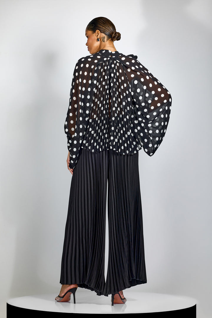 Seitenansicht der Vania Chiffonbluse – KYMA