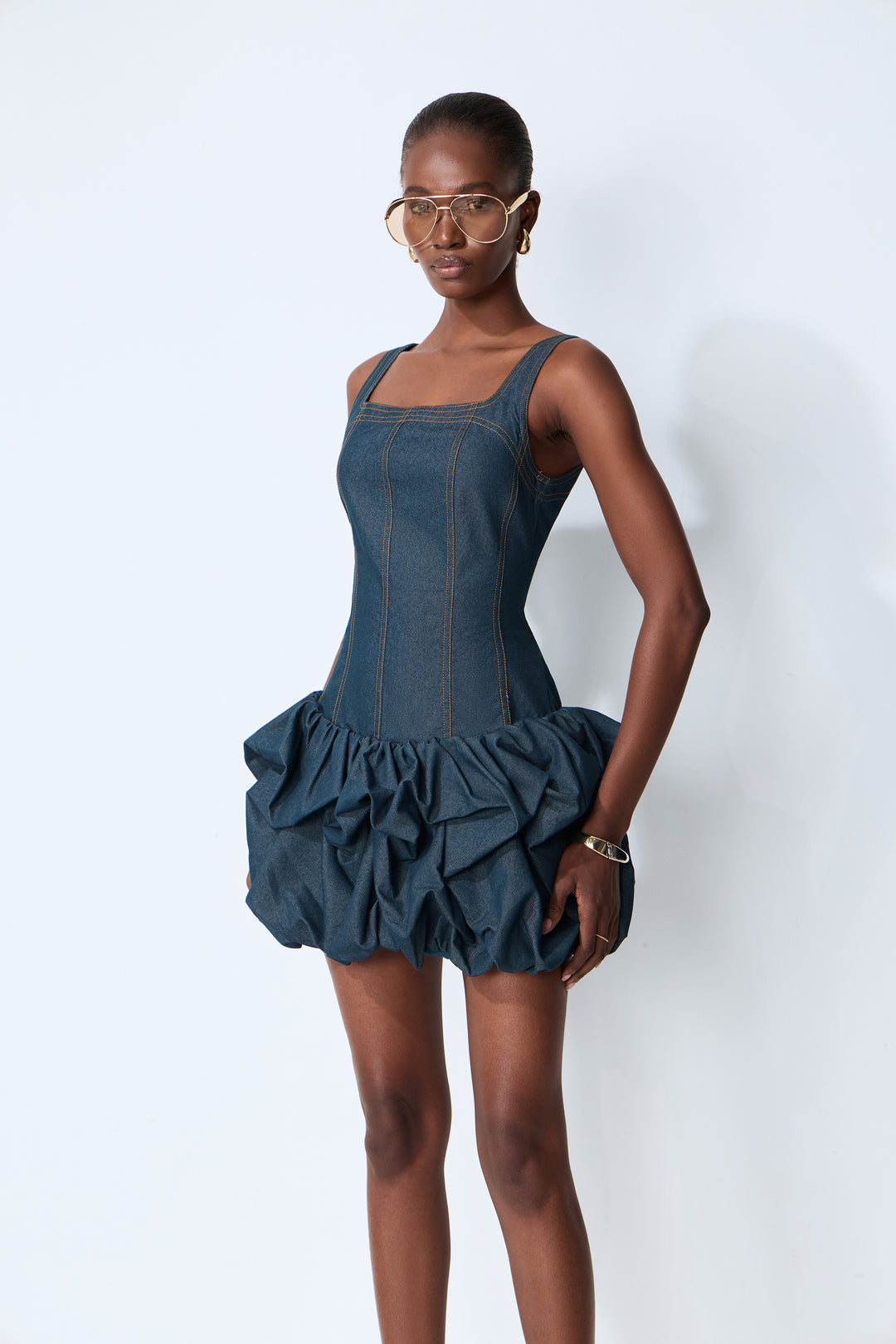 Kleid im lässigen Freizeit-Look getragen