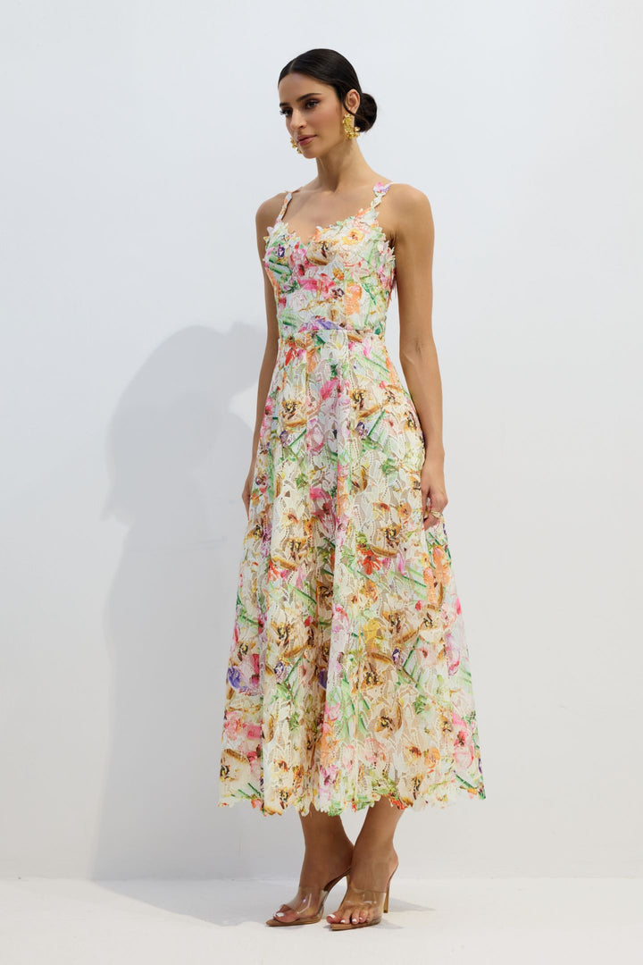 Kleid mit Fokus auf Stickerei - KYMA