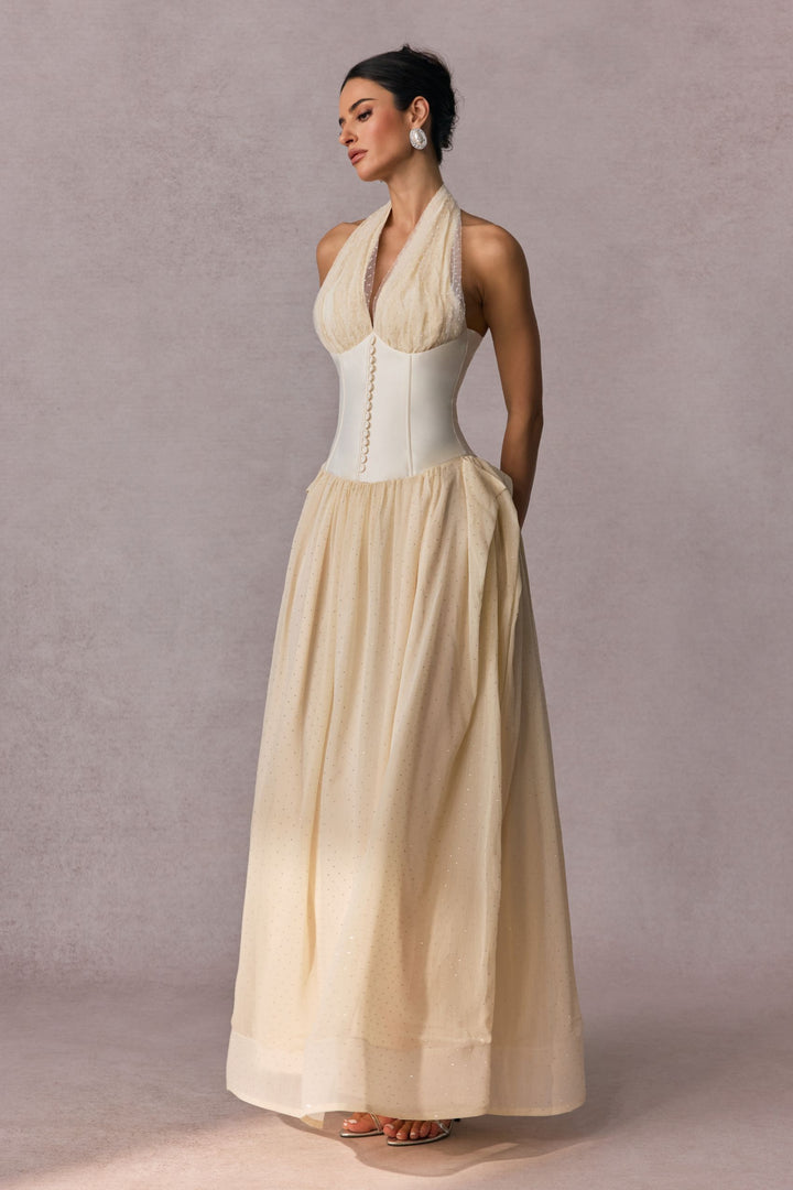 Model trägt Vivien Maxikleid - KYMA