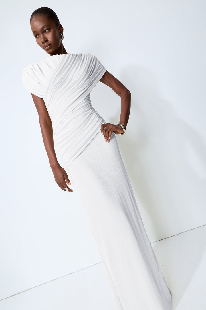 Weißes schulterfreies Maxikleid mit Raffung Detail 2