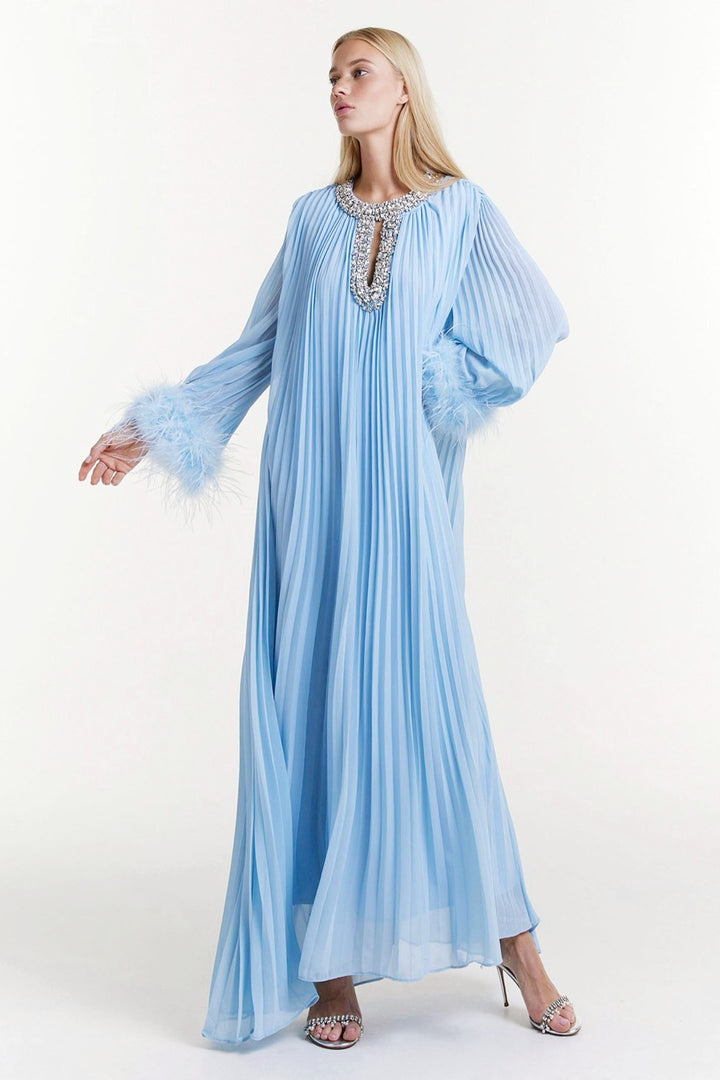 Yvonne Kleid im Innenbereich KYMA