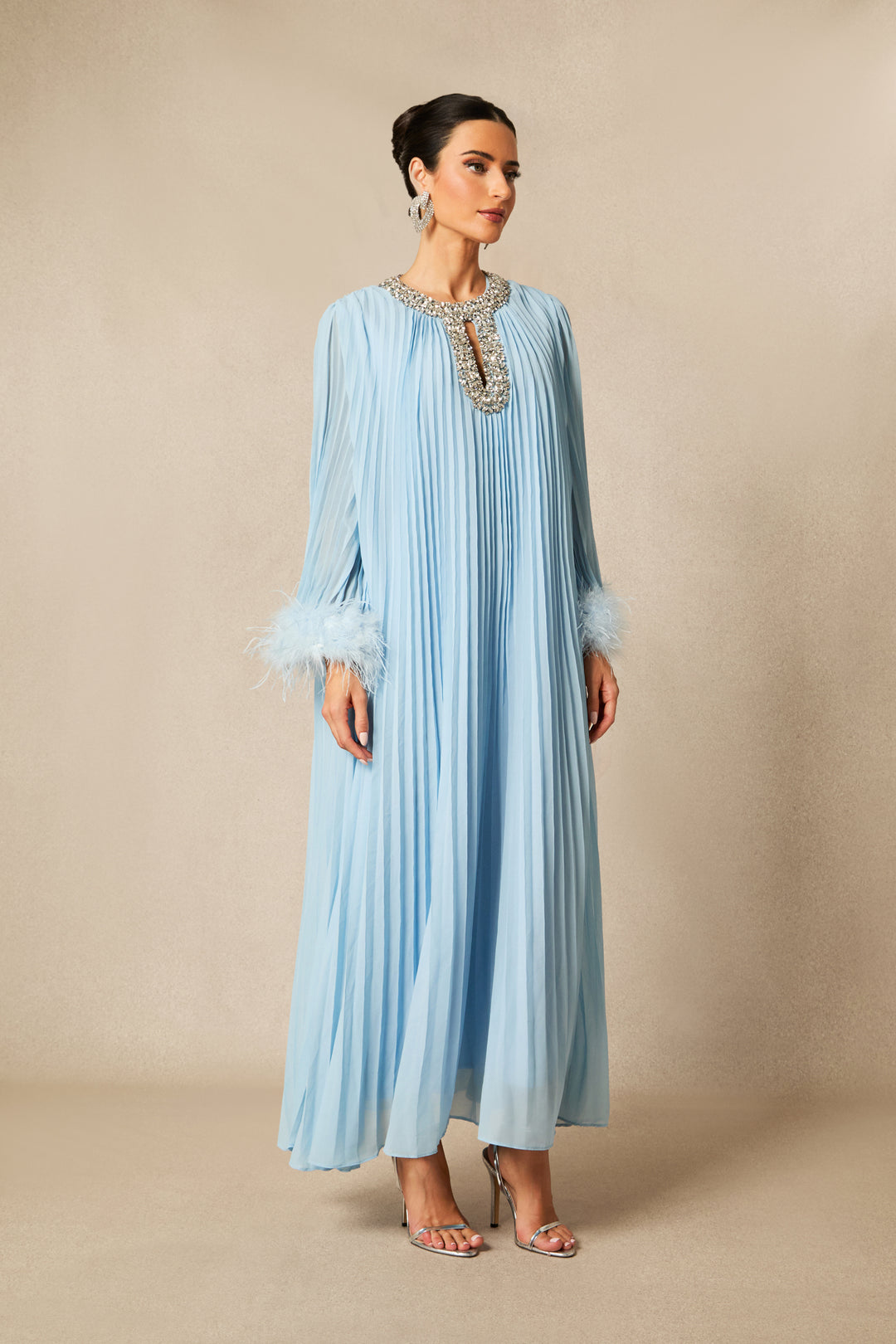 Fließender Chiffonstoff des Yvonne Kleides KYMA